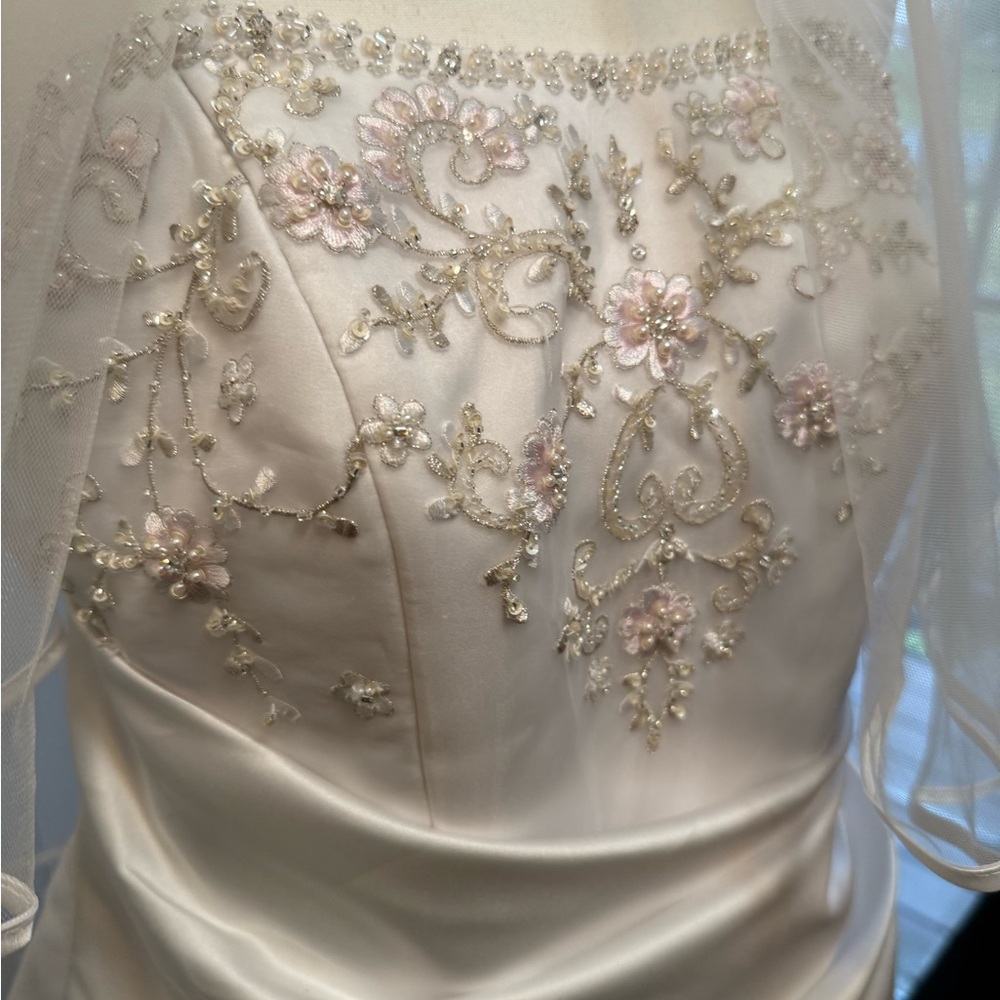 David's Bridal White wedding Gown